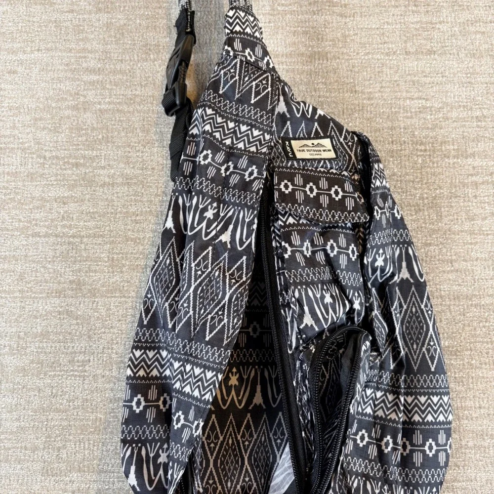 KAVU Rope Bag Black White Geometric Tribal Sling Backpack Crossbody Gorpcore